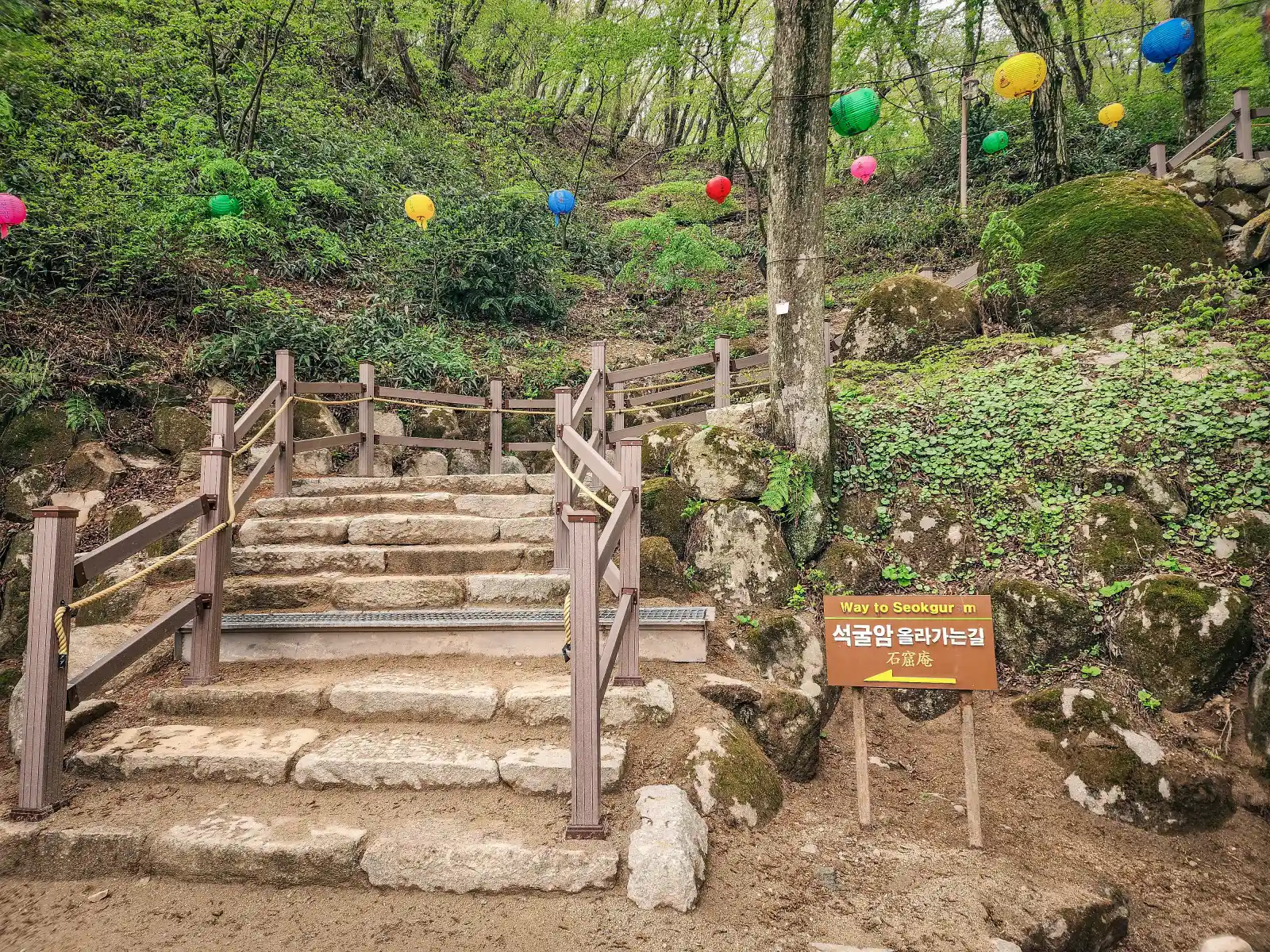 석굴암-올라가는-계단