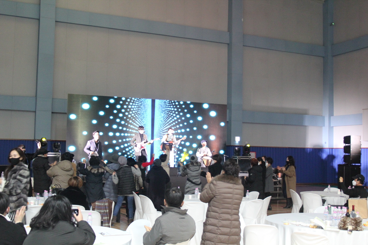  기업행사 무대 레크레이션강사 섭외 이벤트MC 섭외 대행