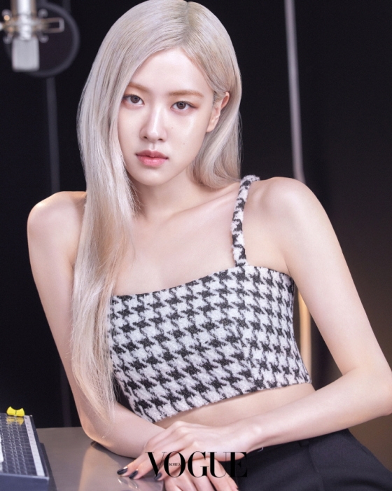  블랙핑크 로제, 투명하게 빛나는 피부 미인 [화보]
