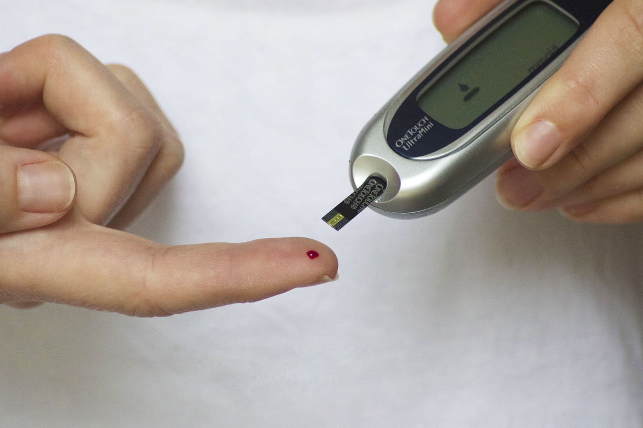 당뇨 환자를 위한 무침 방식의 혈당 측정 기능