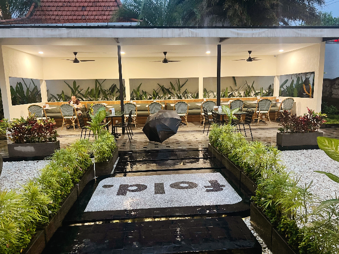 우붓의 감성카페 Fold Ubud: 야외 정원이 이쁜 세련된 쉼터