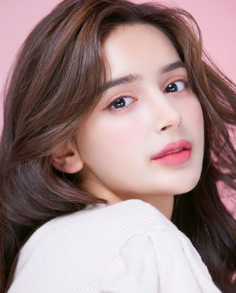  아프간 출신 모델 비다 프로필