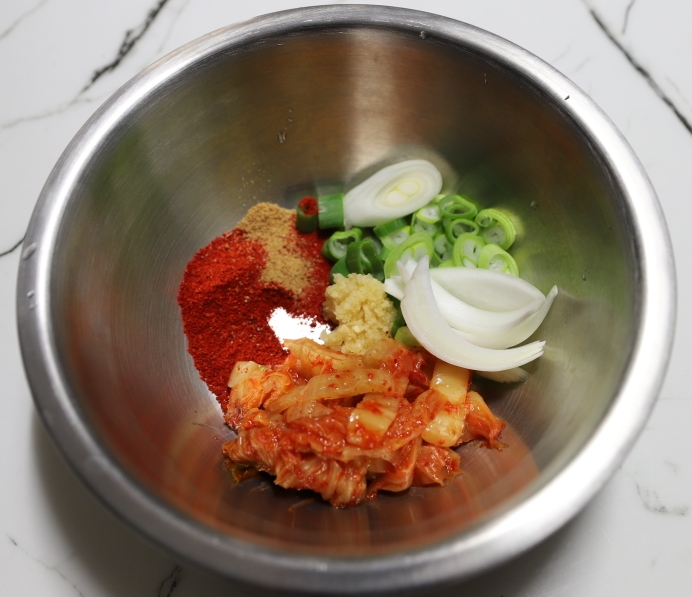 김치국수-준비재료-한-번에-모아-놓은-모습