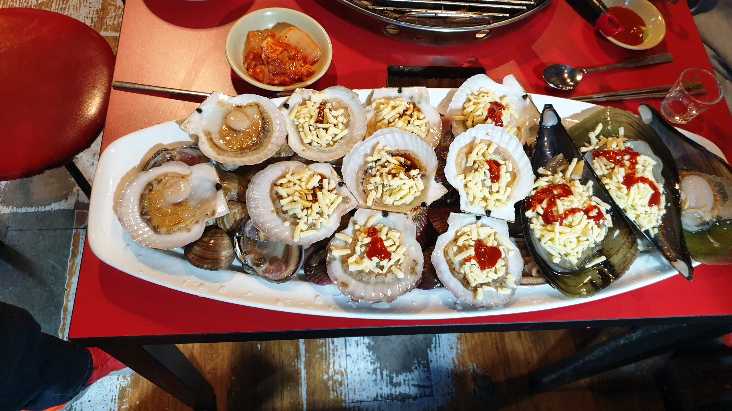  조개구이,삼겹살, 훈제오리, 항정살, 콘치즈, 라면까지 모두 무한리필, 천호동 깔레