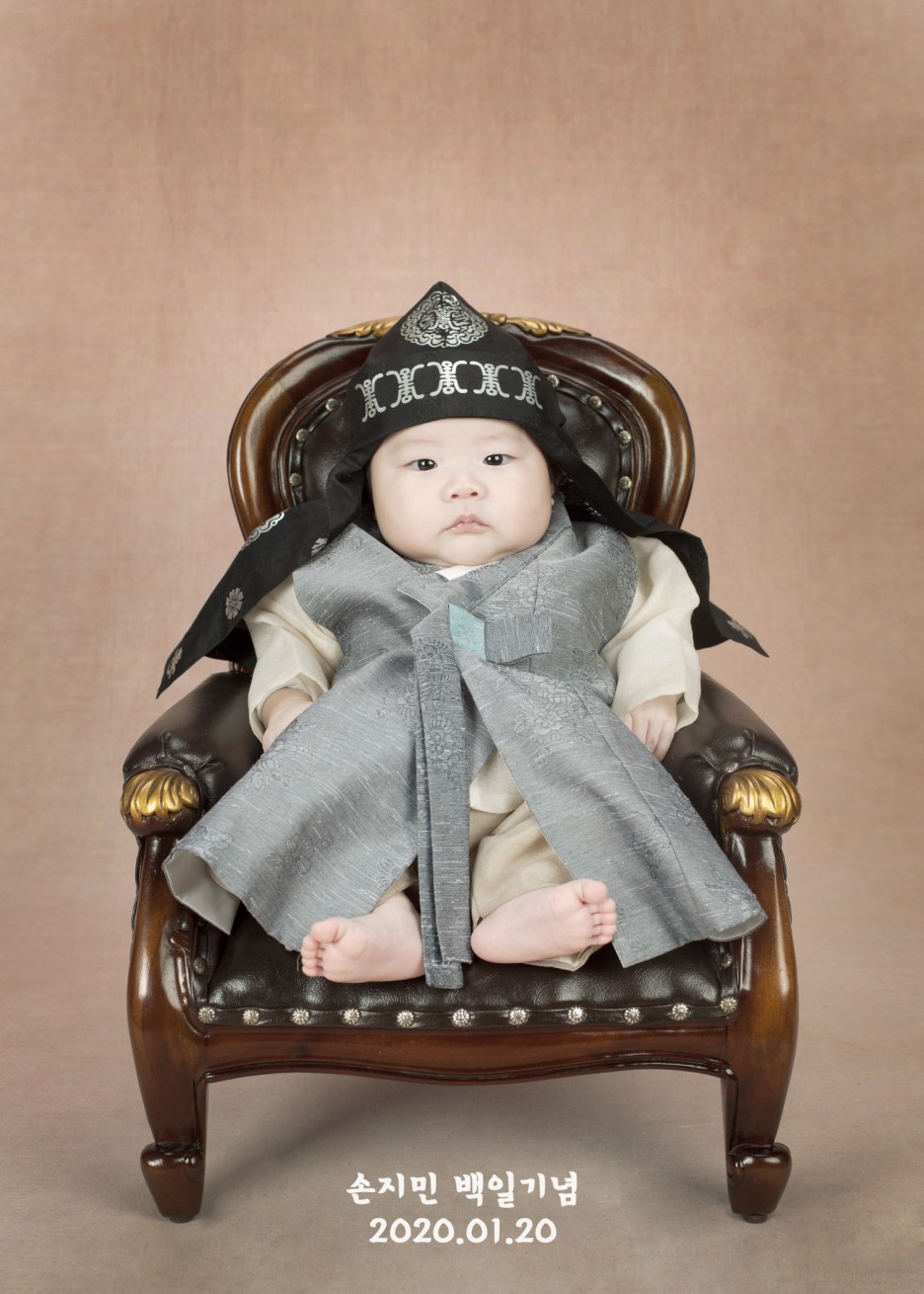 촬영하는 백일, 돌잔치 염사진 추천!! [전통 백일사진, 돌사진 전문사진관] 인천에서 옛날처럼 의자에서 1