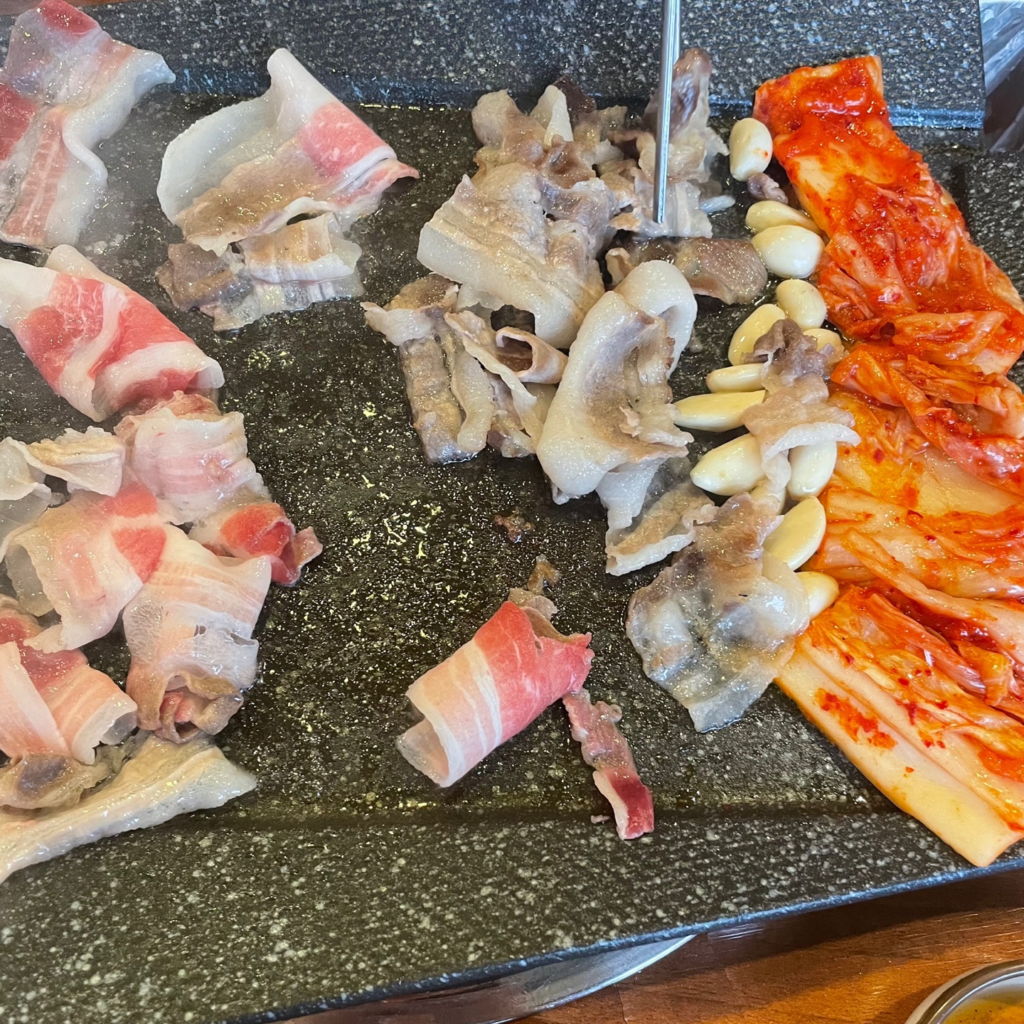 대패삼겹살과 김치 구이