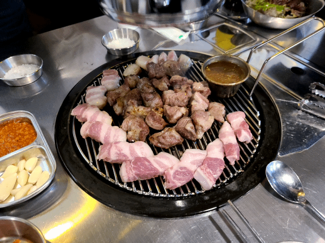  서울 신림역 근고기 낙엽살 삼겹살 목살 맛집 : 제주 탐하리