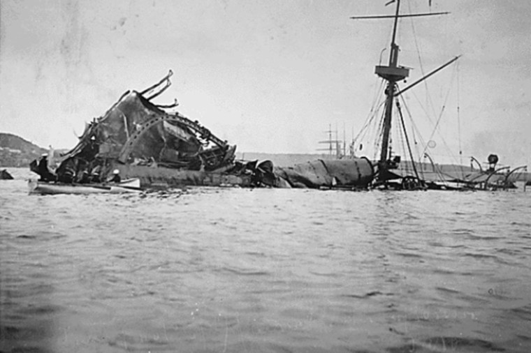 1911년에 인양된 USS 메인의 잔해