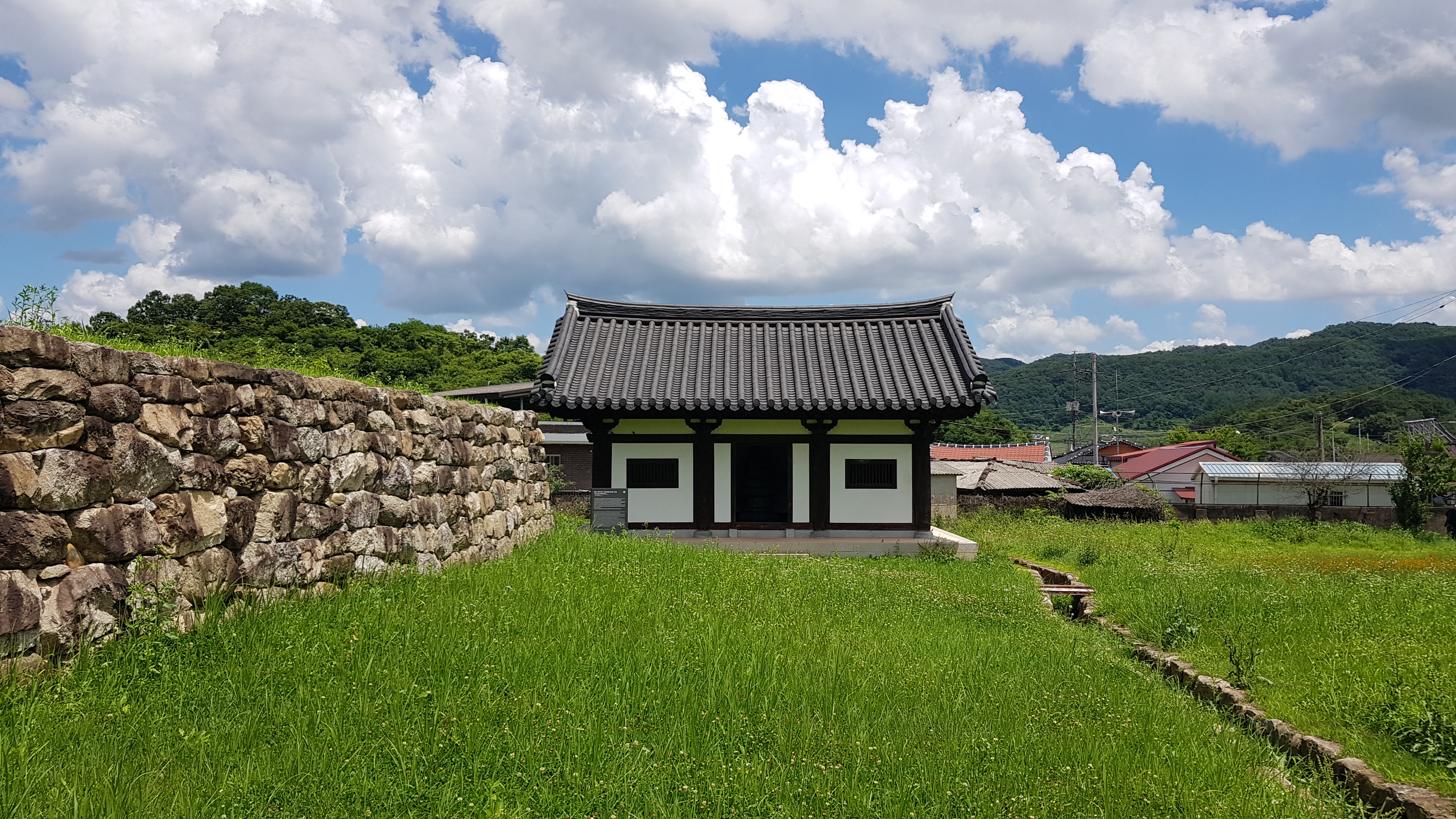 진구사지 석조비로자나불상이 모셔진 공간