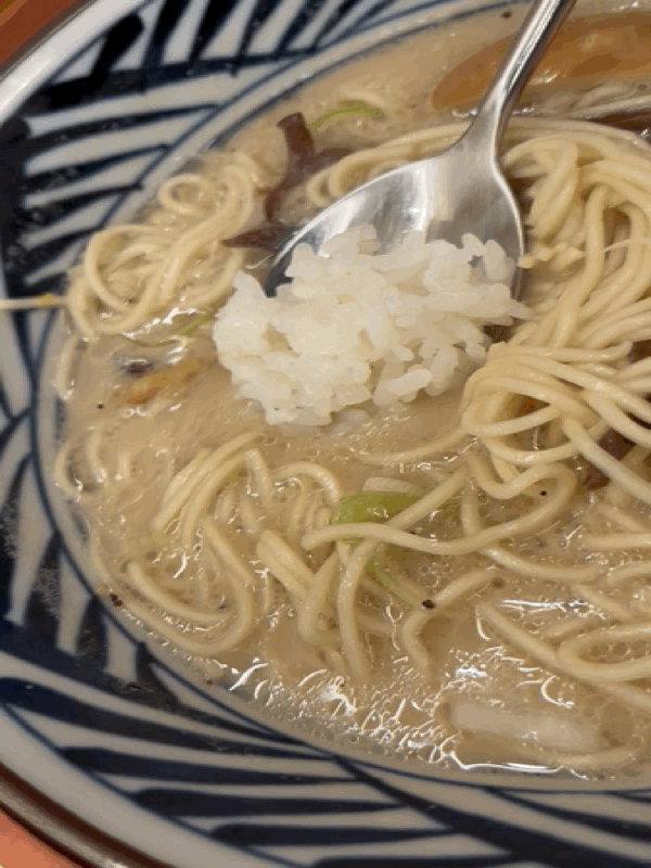 돈코츠라멘 정식입니다