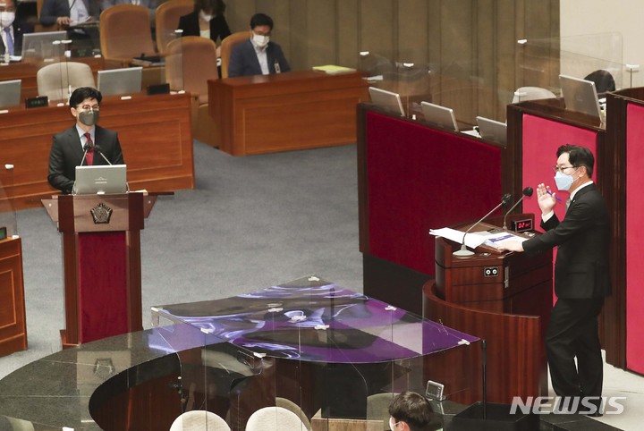  박범계 "김건희 여사 무혐의냐"..한동훈 "법·원칙 따라 결론"