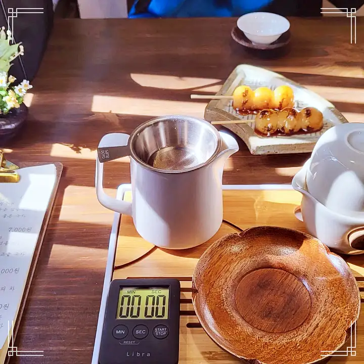 홍차 녹차 당고 양갱 모나카 디저트 특별한 인연이 있는 동양식 찻집 카페 포항 구룡포 일본인 가옥 거리 맛집