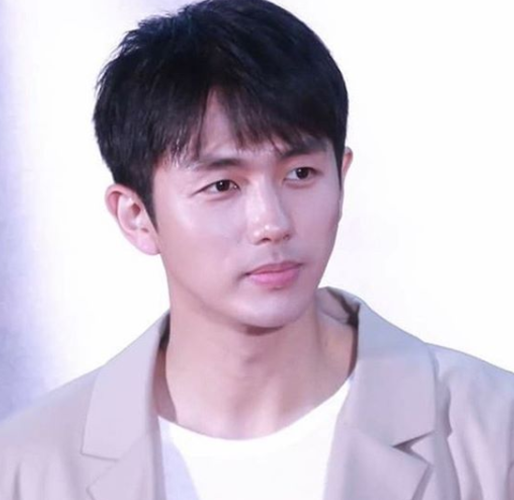 임슬옹 나이 생일 키 케이 아이유 제대