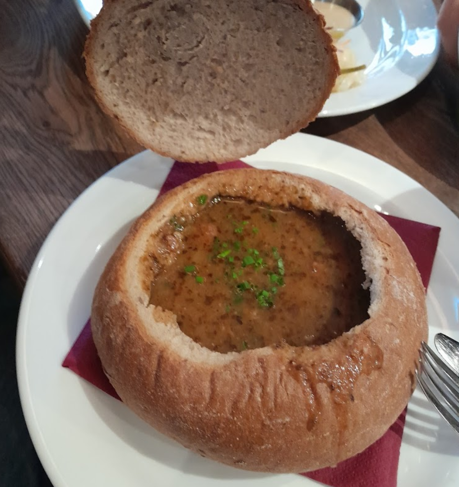 코즐로브나(Kozlovna) : 22번 굴라쉬(Gulash) 메뉴 (출처: 구글)
