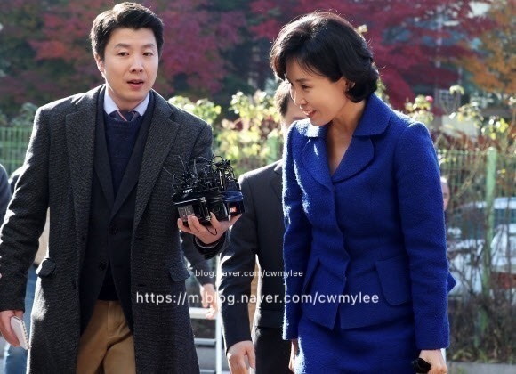  당대표 이재명 소환 수사 와이프 김혜경 프로필 나이 학력 고향 ️개딸 뜻 집 위치 자택 기소 하자 부글 쌍방울 아내 부인