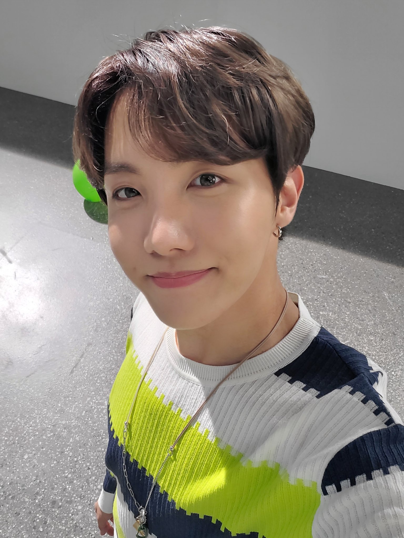  방탄소년단 제이홉, 월요병 잊게 만드는 미친 비주얼