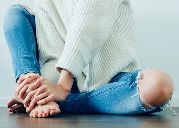 양반다리 발목통증