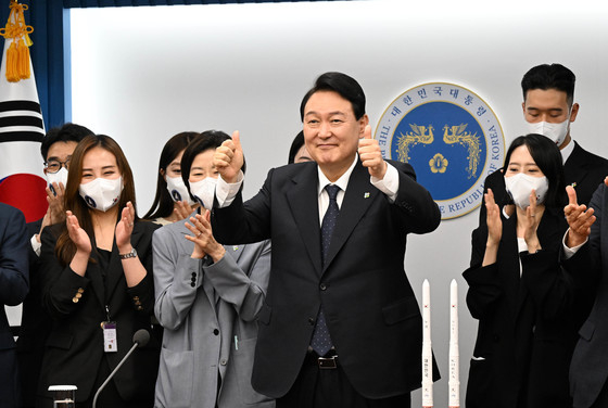 "와~" 용산서도 박수·환호 터졌다..尹대통령 "우주 길 열렸다"