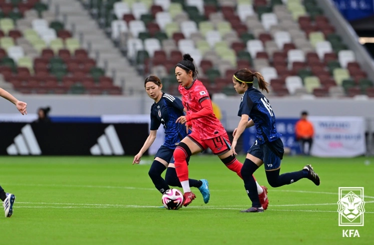 한일전 대한민국 여자 축구 대표팀 일본전 원정 A매치 경기 결과 0-4 패배 신상우 감독 WK리그 KFA