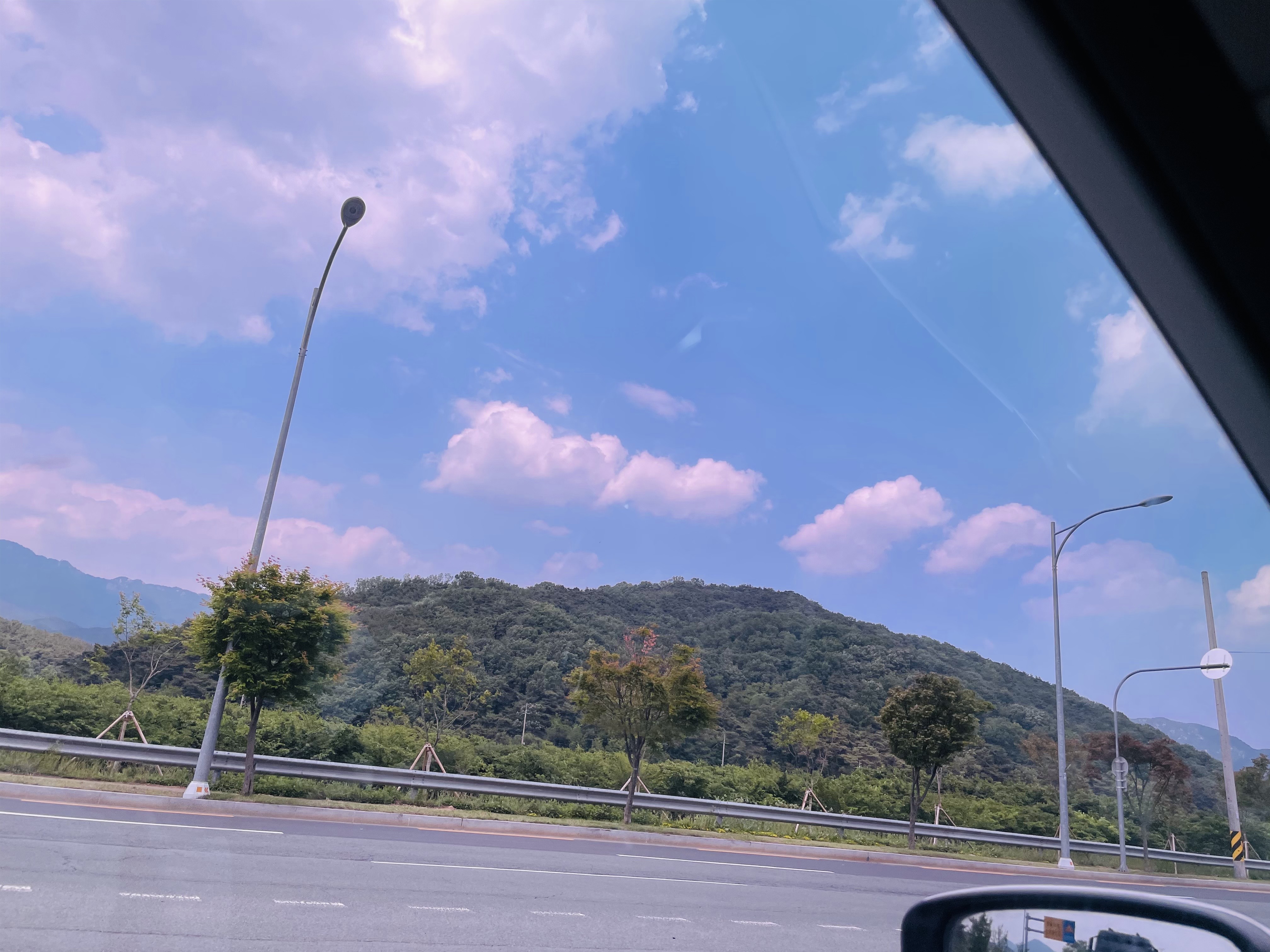  불행은 한번에 찾아오고 인생의 정답은 아무도 알려주지 않는다.
