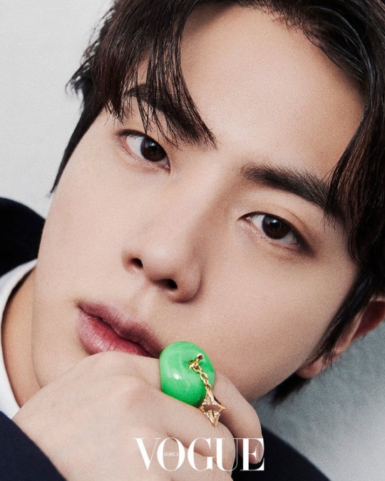  韓이 빚은 예술품! 방탄소년단 진, 이보다 완벽할 수 없다 [화보]