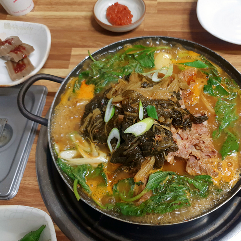  뜨끈뜨끈 동네시장 감자탕 맛집 산내들목장