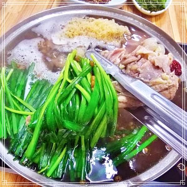  생방송 오늘저녁 삼복, 중복, 말복 몸보신 보양식, 하루 딱 10팀 예약, 황칠 능이 백숙 대구 서문시장 근처 2065회 위대한 일터 토종닭 54시간, 8가지 한약재, 우려낸 닭백숙, 꽃게 + 닭, 꽃닭 맛집 ..