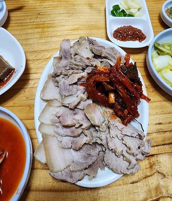 동루골막국수 수육