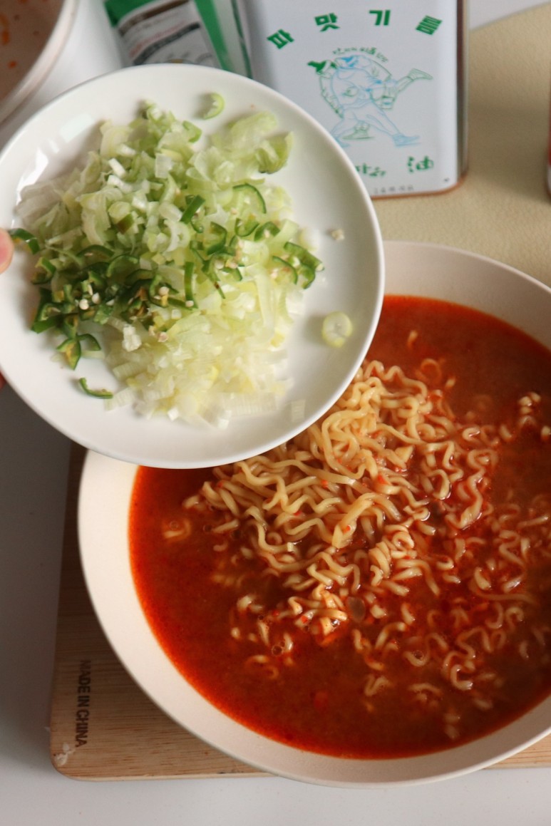 더해서 라면 끓여봤어요! 요리치트키 화유 파유 24