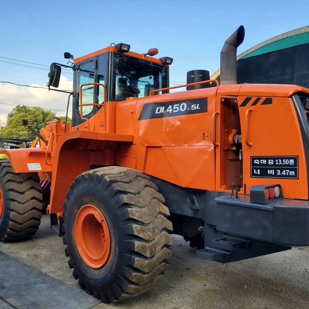  두산 DL450 2011년식 8300만원 판매합니다.