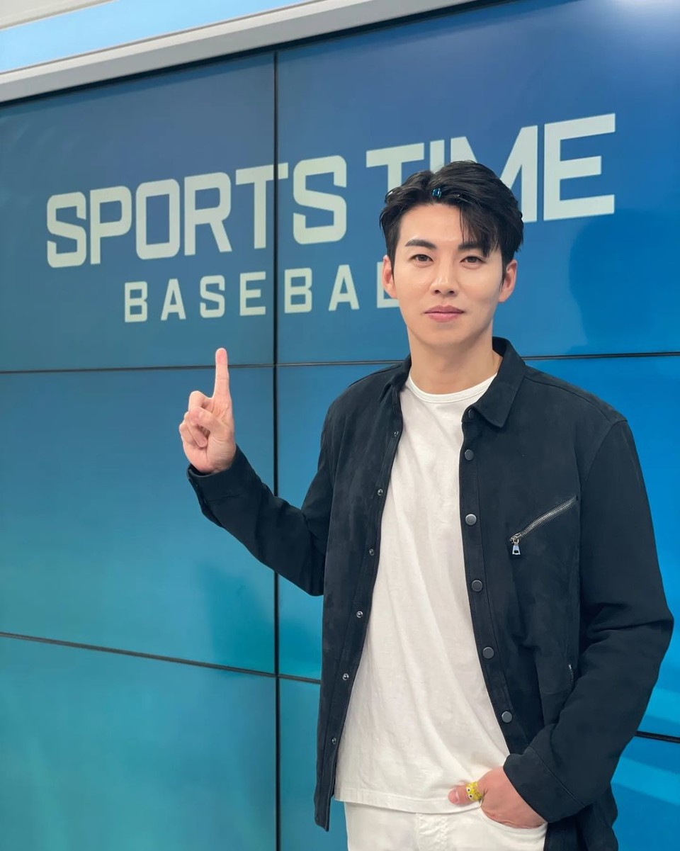  前 야구 선수. 現 대한민국 베이스볼 5 국가대표팀 플레잉코치 및 SPOTV 해설자 - 이대형 | 李大炯 | Lee Daehyeong
