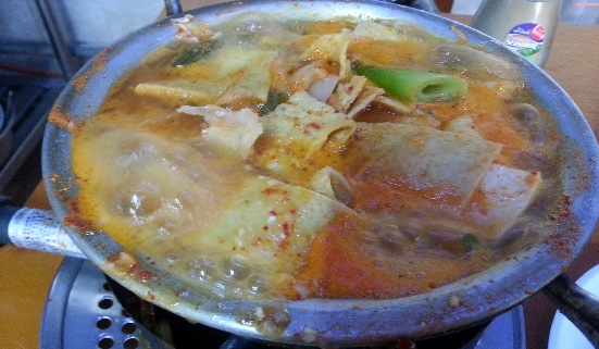  언제먹어도 질리지 않는 묵은지 김치찌개 만드는법