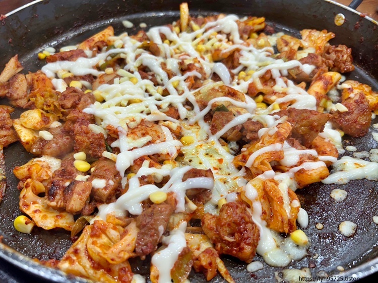 콘치즈-닭갈비-접사-사진