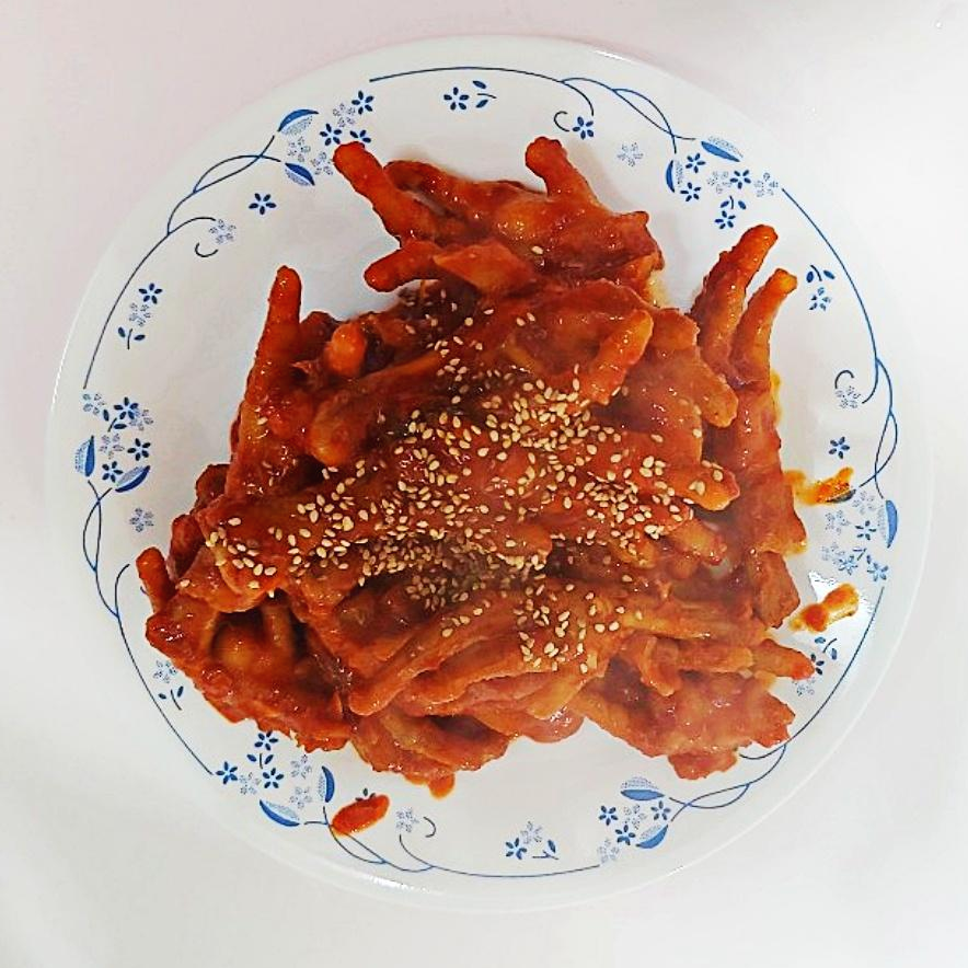  집에서 간단하게 매운 닭발 만들기~  야식으로 닭발이 딱이야~