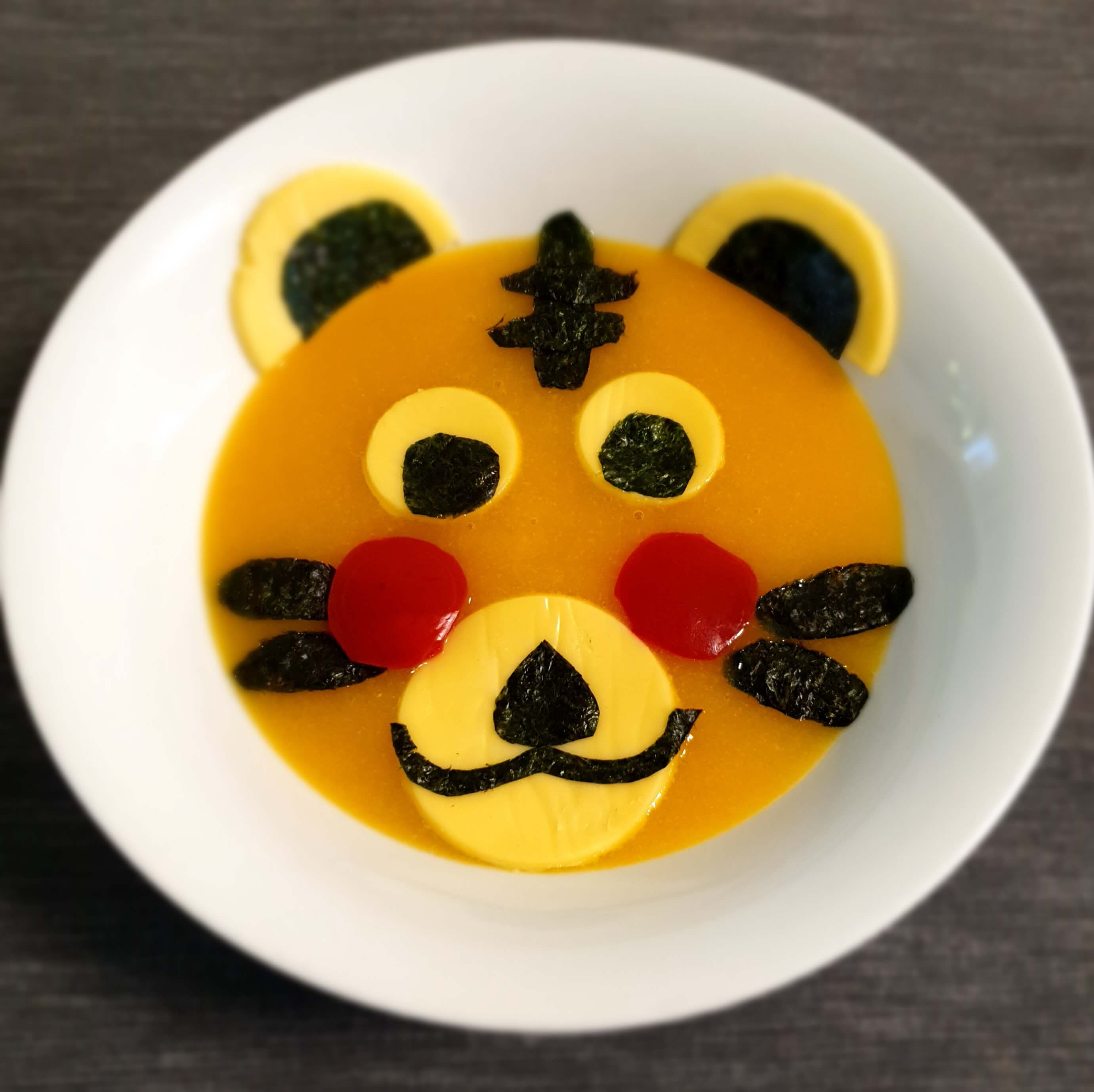  호박죽으로 만들어 본 호랑이 캐릭터 :)