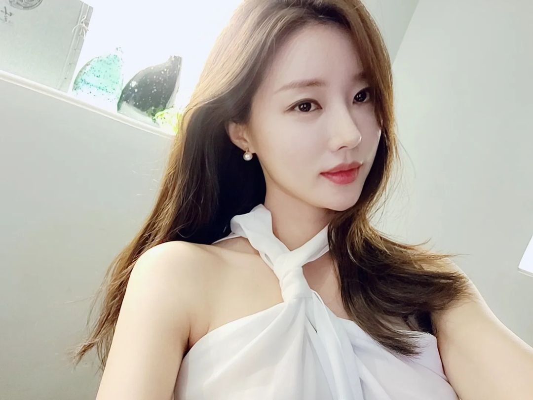 황미나 전 기상캐스터의 홀더넥