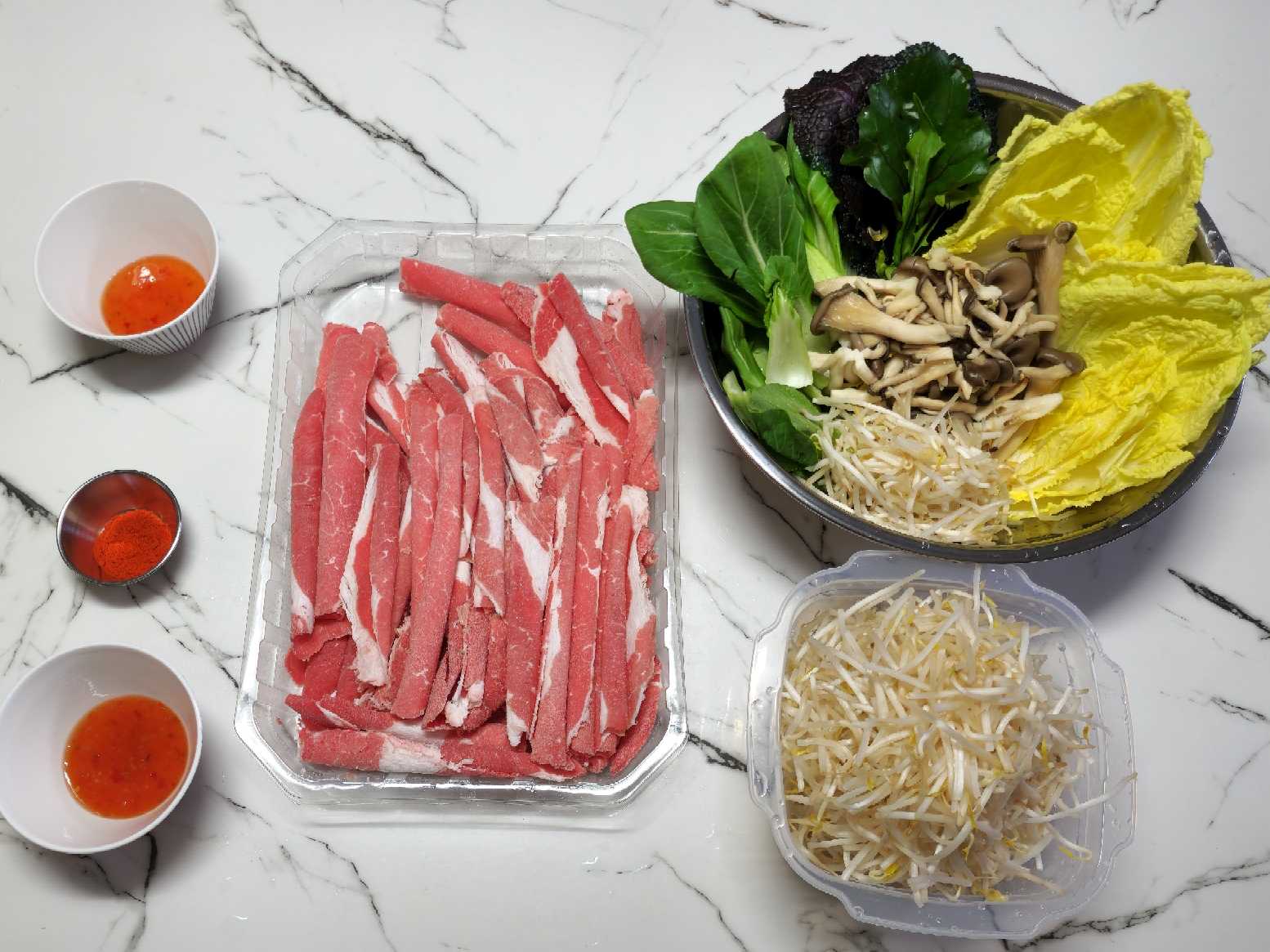 샤브샤브-채소와-고기-준비-모습