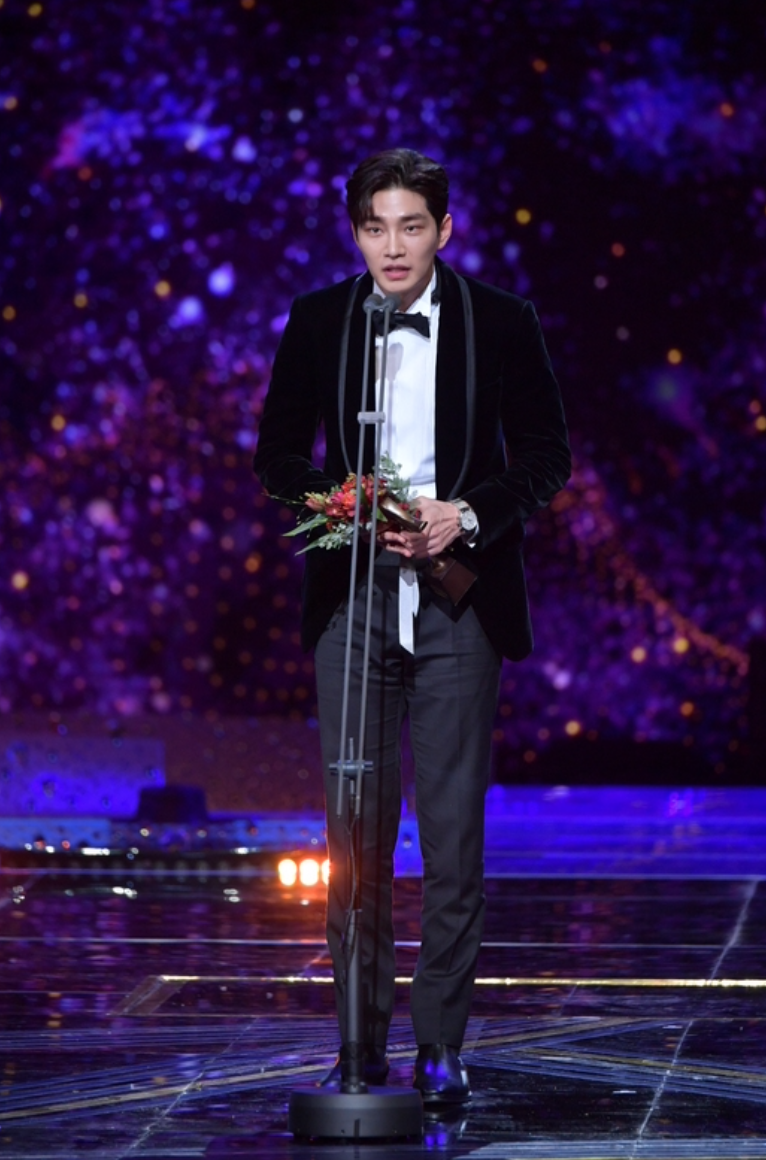 2019년 KBS 연기대상 남자 신인상 수상 