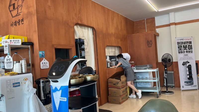 이대냉면 왜관점 내부