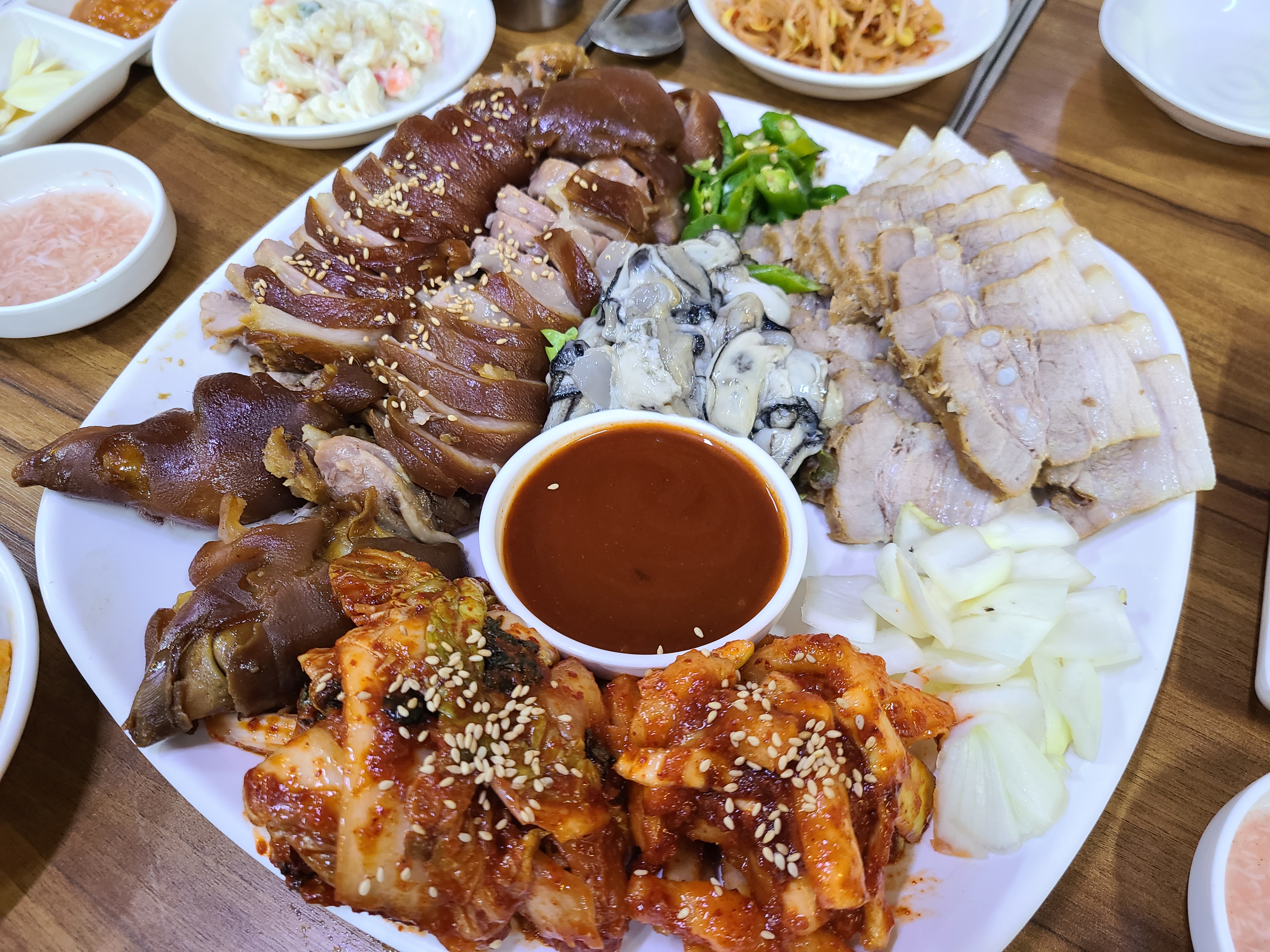  서울 종로3가 굴보쌈 거리 굴 보쌈 족발 맛집 : 오복 굴 보쌈 족발
