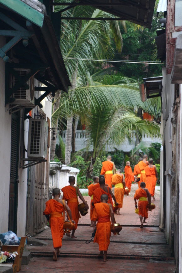 사원으로-돌아가는-승려들