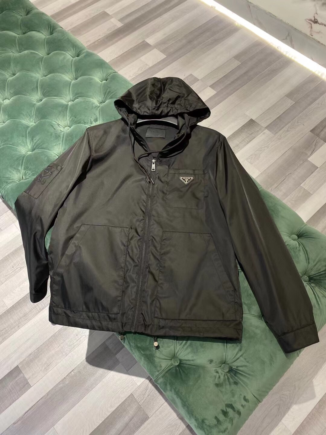  [PRADA] 프라다 리나일론 포켓 후드 집업 자켓
