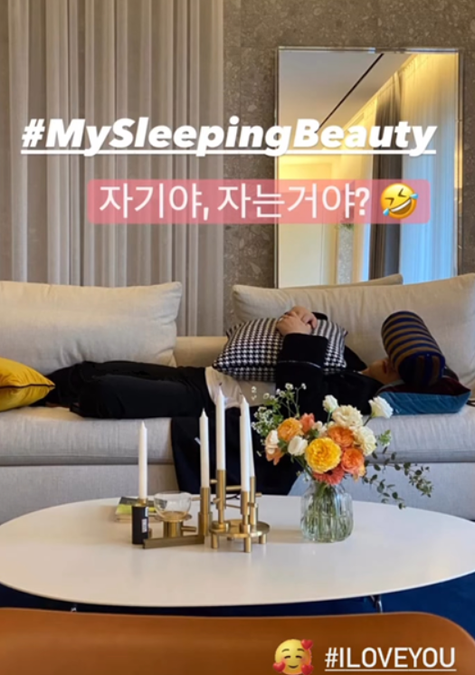 한예슬, 누워있는 애인 모습 촬영... 오늘도 열일하는 럽스타그램