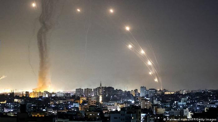  가자지구에서 로켓포 공격 받고 있는 텔아비브...d  VIDEO:Tel Aviv targeted by rocket attacks from Gaza