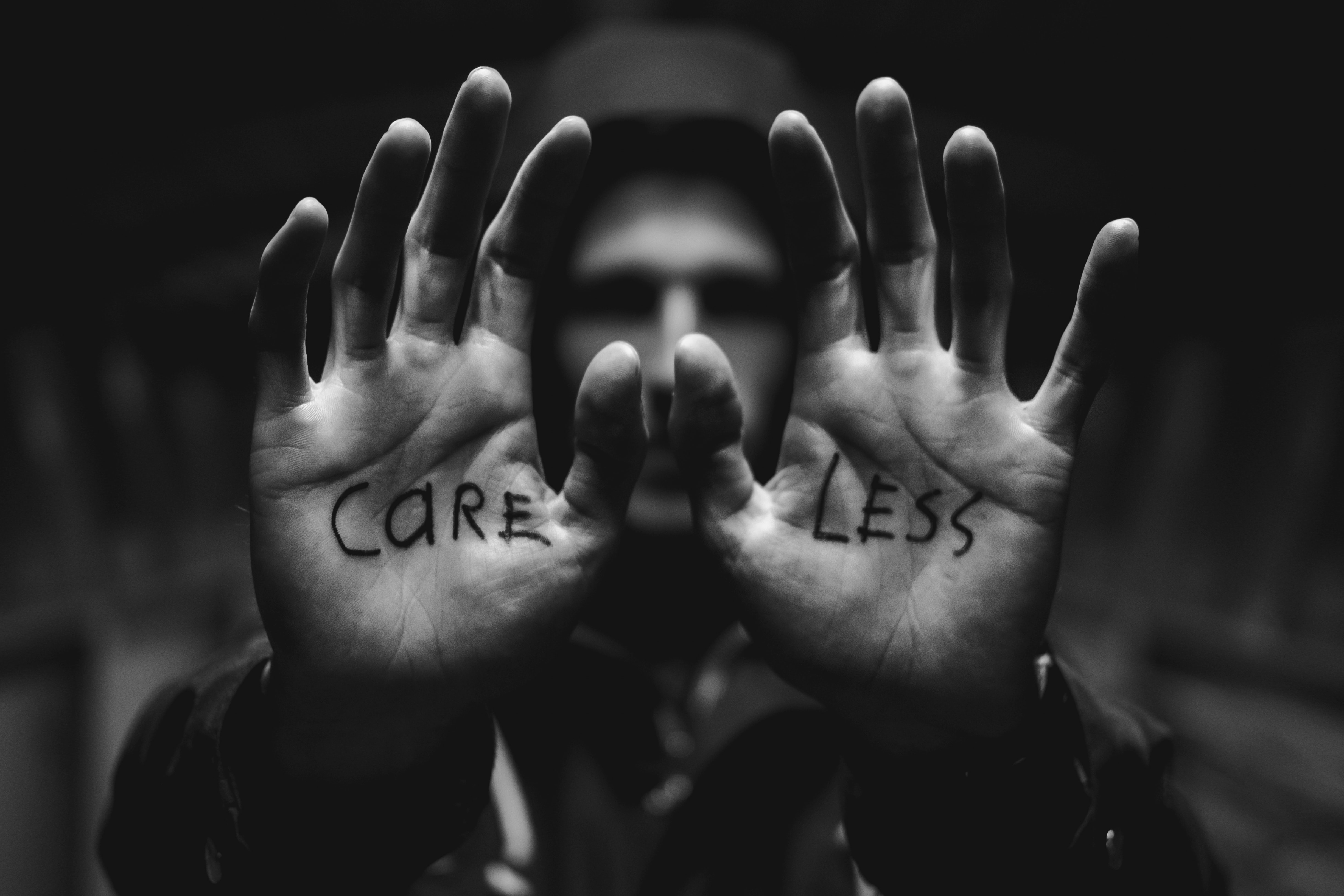  ICCL (I Couldn't Care Less) 무슨 뜻?