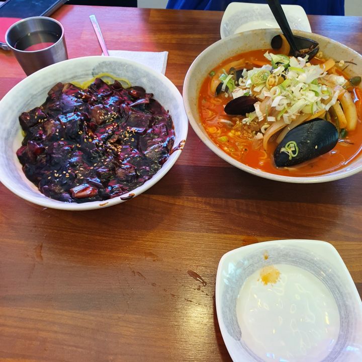 짜이홍-테이블
