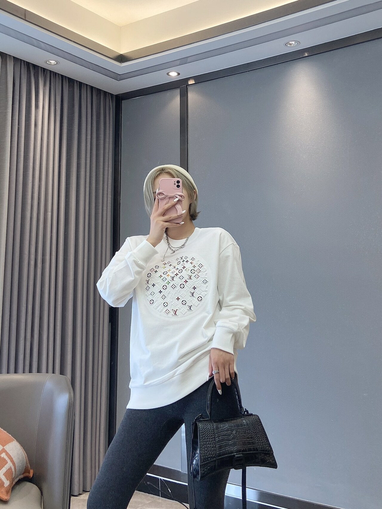  [LOUIS VUITTON] 루이비통 LV 니트웨어 컬러 엠보시드 스웨트 셔츠 맨투맨 티셔츠 1A75BV (2 COLOR)