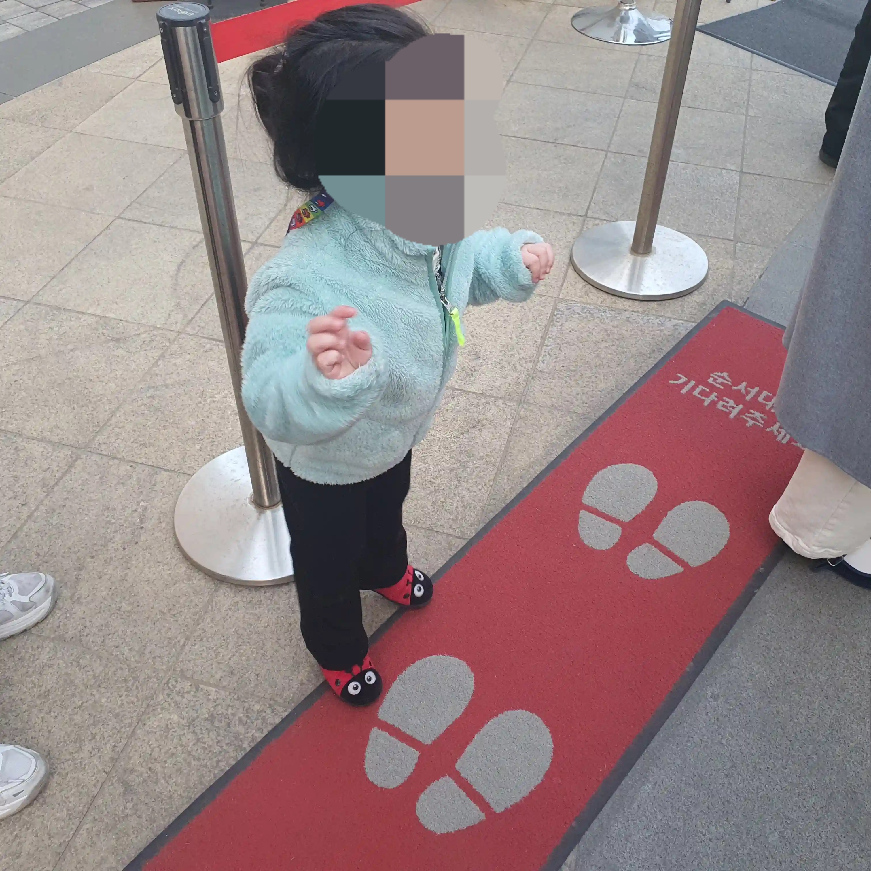 롯데프리미엄아울렛 기흥점 회전목마와 미니기차 타보기 - undefined - "프랑스 회전목마 이용하기" 롯데프리미엄아울렛 기흥점 회전목마와 미니기차 타보기 - undefined - "프랑스 회전목마 이용하기"