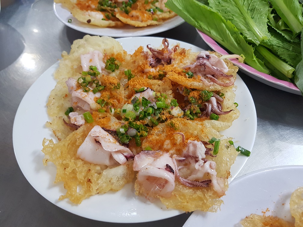 붕따우 여행 로컬 맛집 반콧 전문점 Banh Khot 14 - 오징어 반콧(BANH KHOT MUC)