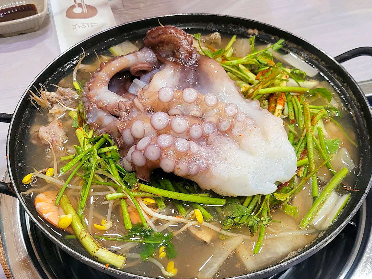 허영만의 백반기행 삼척 문어해물탕 메뉴 사진